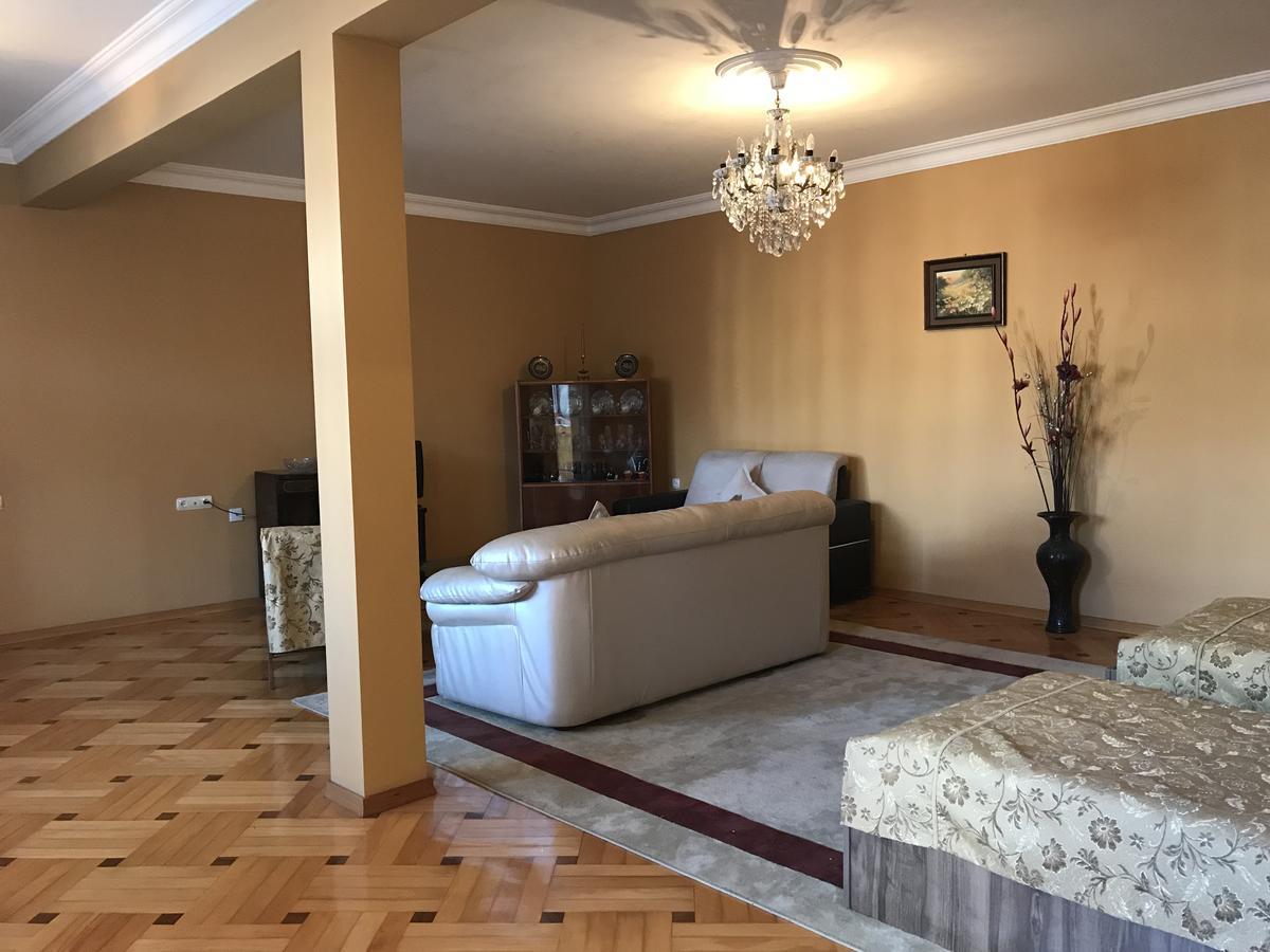 Guest House Kartvelishvili Batumi Ngoại thất bức ảnh