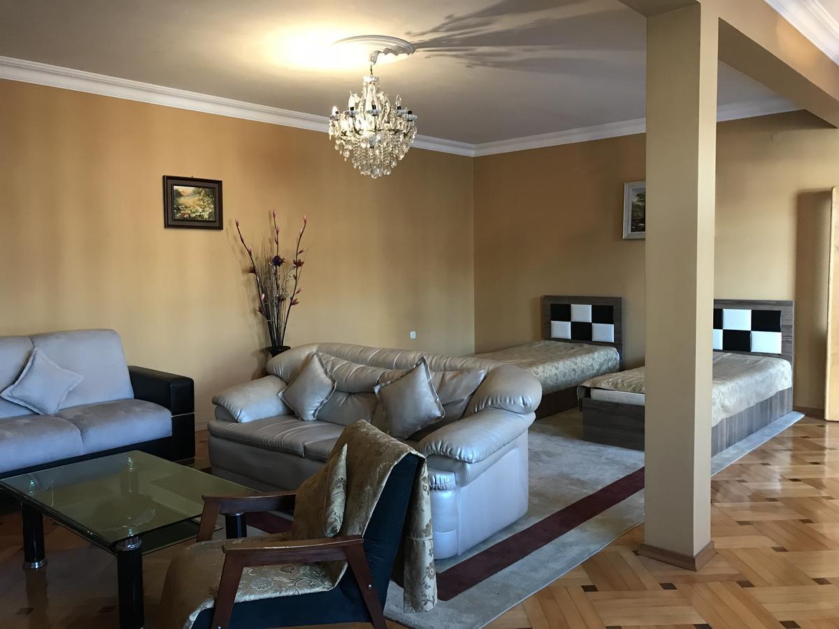 Guest House Kartvelishvili Batumi Ngoại thất bức ảnh